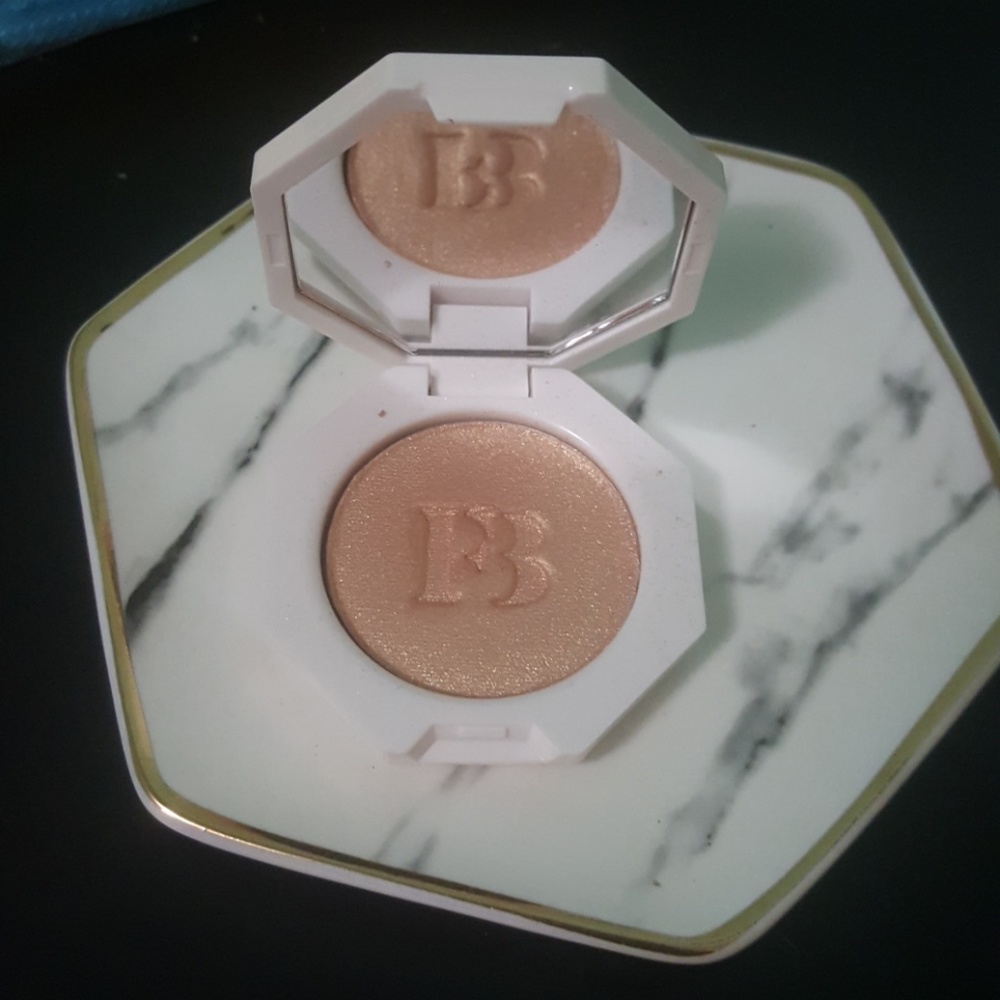Fenty beauty mini killawatt highlight hustla baby.